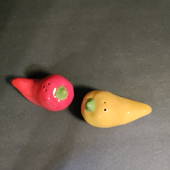 Salt and Pepper Shakers⭐ - Picture 6 of 6